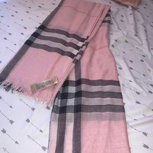 LIGHT PINK BURBERRY SCARF